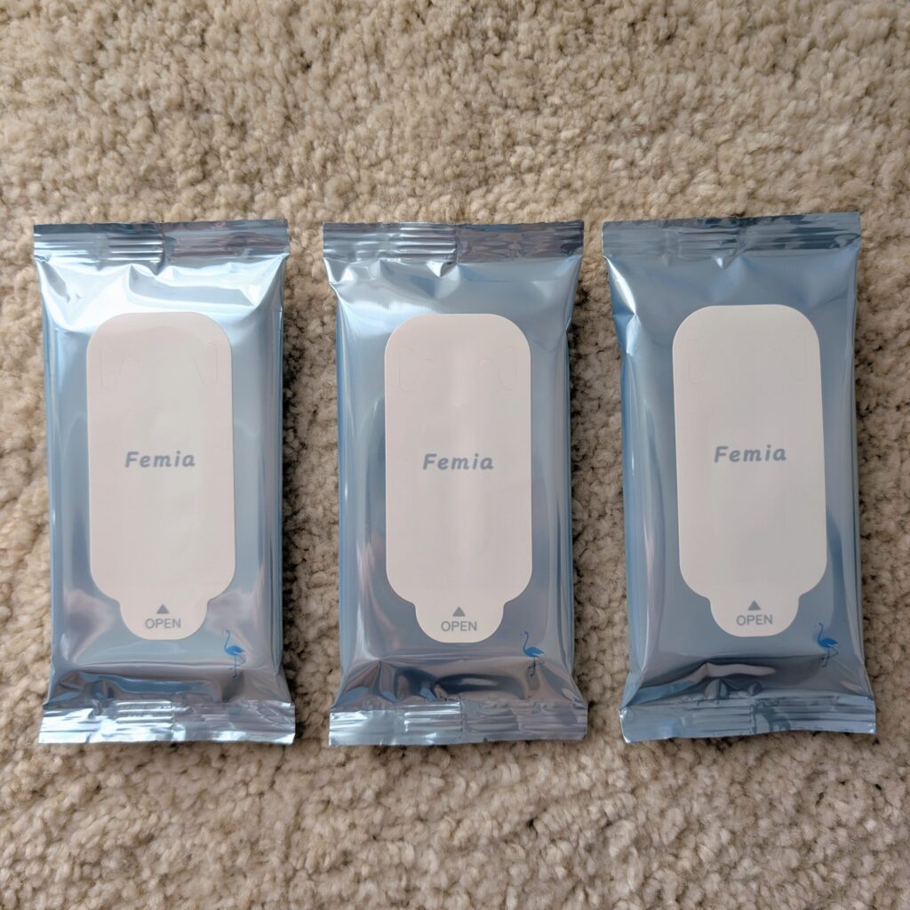 Femiaデリケートウェットシート10枚入りスリムタイプを並べた写真